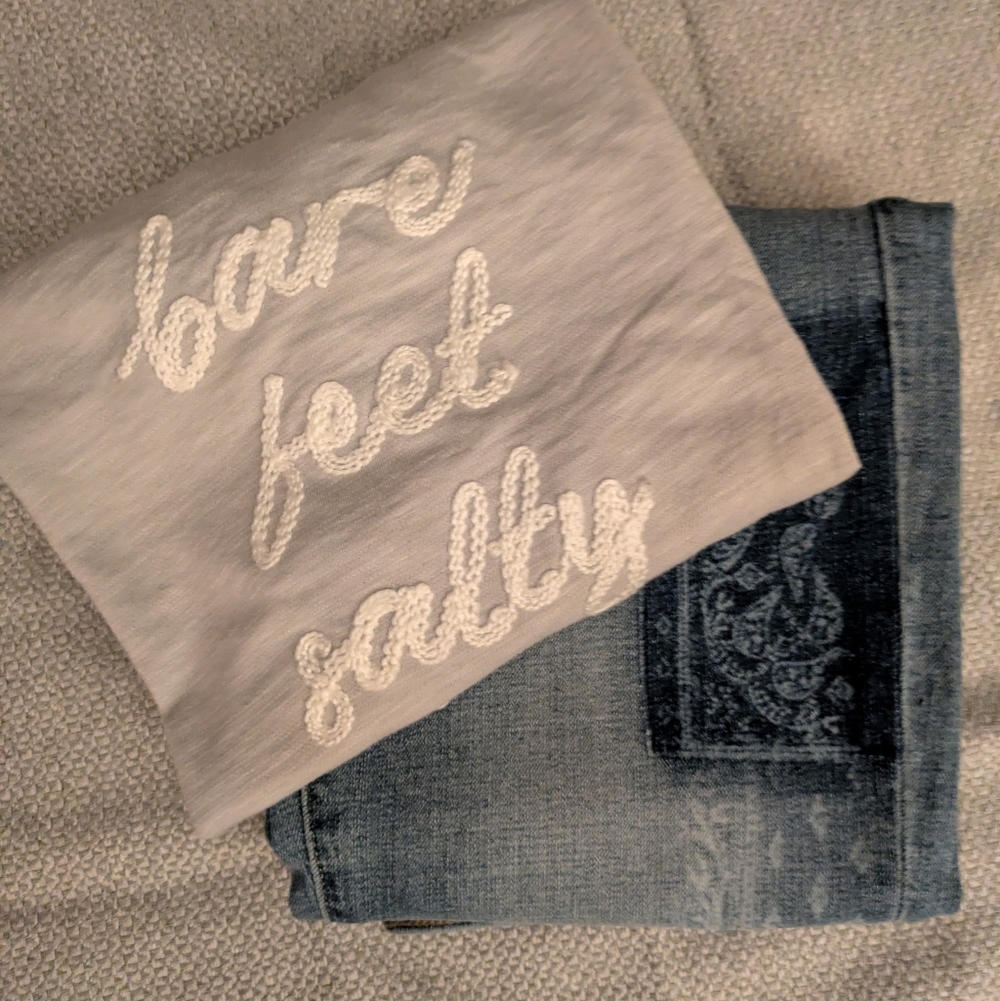 Women Capris With A Laura Conrad T-shirt. Sonoma Capris Are Size 4 T-shirt Large